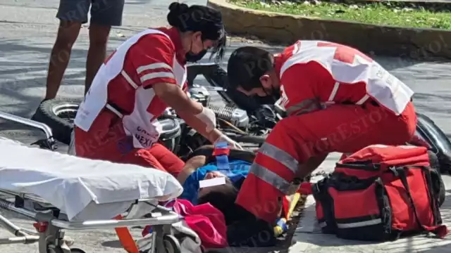 El motociclista herido de gravedad fue llevado a un hospital privado en Cozumel tras el accidente vial en la colonia Adolfo López Mateos