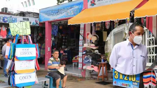 Propietarios de negocios indicaron que las autoridades en Cancún muchas veces obligan al contribuyente a dar vueltas para conseguir 'mordidas'