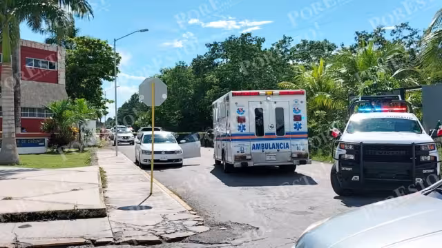 El hombre murió al interior de sus vehículo en la colonia Maravilla de Cozumel, cuya zona fue acordonada