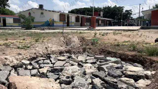 Una mujer fue la que publicó el video sobre el socavón que apareció en una escuela de Cancún, indicando el peligro que representaba para los alumnos
