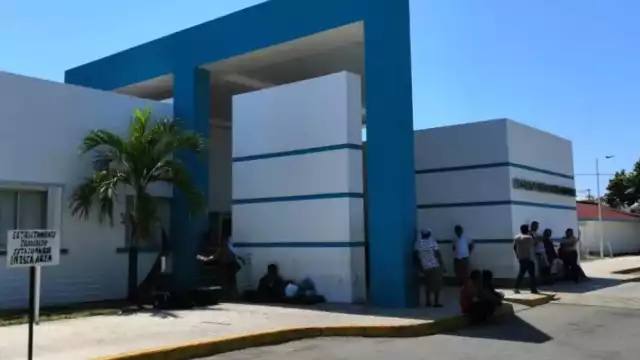 El herido de gravedad tras el accidente en Bacalar fue internado de emergencia al Hospital General de Chetumal para sua tención médica