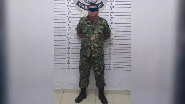 El hombre hondureño fue detenido en plena colonia Centro de Playa del Carmen, acusado de usurpación de funciones del servicio público