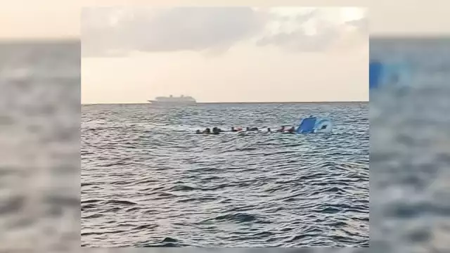 La embarcación turística naufragó con 14 tripulantes a bordo, cerca del Arrecife Palancar en Cozumel, presuntamente, a causa del oleaje