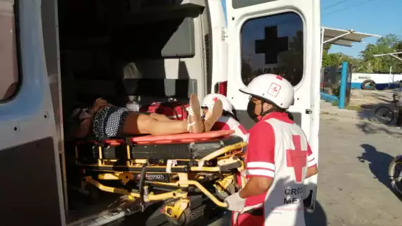 Tres personas lesionadas, entre ellas un menor, durante un fuerte accidente en Tizimín Tres personas lesionadas, entre ellas un menor, durante un fuerte accidente en Tizimín