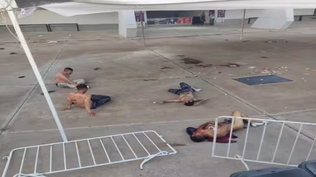 
Este sábado, lo que parecía un partido más de la Liga Mx terminó en una masacre que dejó 17 personas muertas y 22 heridos