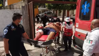 De acuerdo con versiones de vecinos  dos personas forzaron la puerta e ingresaron para cometer el atraco