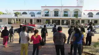 Los ciudadanos provenientes de  comisarías y municipios vecinos llegaron incluso algunos desde la media noche para hacer fila