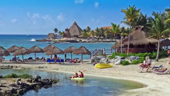 Vecinos impusieron restricciones en Puerto Aventuras debido a una serie de robos en el sitio Vecinos impusieron restricciones en Puerto Aventuras debido a una serie de robos en el sitio