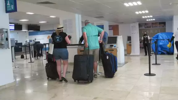 Pocos turistas llegan al Aeropuerto de Cozumel