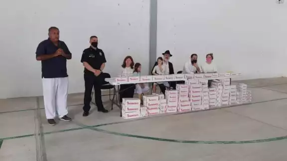 Fueron 100 pares de zapatos los que fueron entregados durante el evento en el Cereso de Cozumel