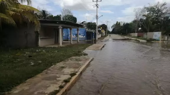 Las calles del Sur de Lázaro Cárdenas se mantiene inundadas tras las lluvias Las calles del Sur de Lázaro Cárdenas se mantiene inundadas tras las lluvias