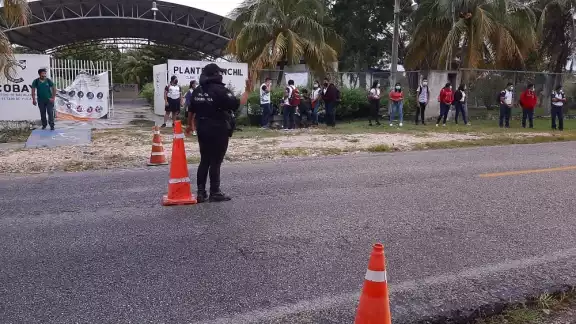 Debido a las aglomeraciones vehiculares, para conservar la sana distancia se requirió intervención policial