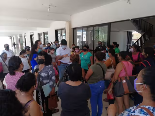 Habitantes de Chenkekén solicitaron pavimentación de calles ante le Alcalde