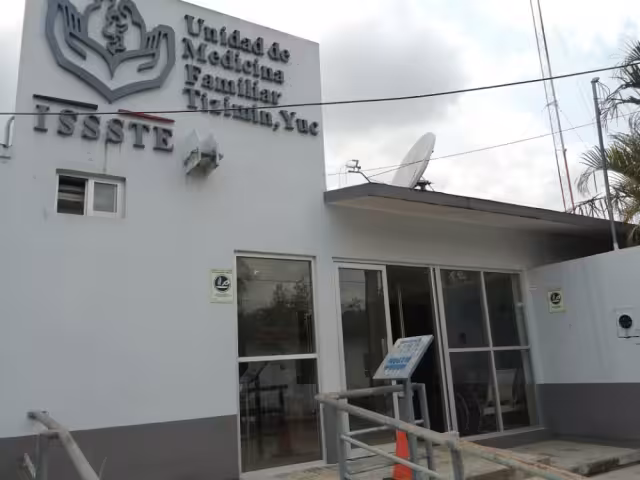 La farmacia de la unidad médica presenta desabasto