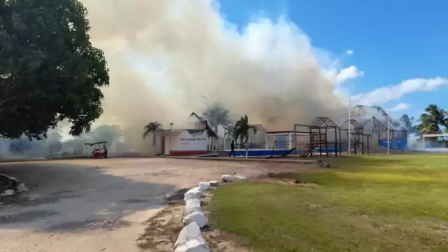 Las causas de las llamas son desconocidas y en el sitio no se apreciaba personal del local