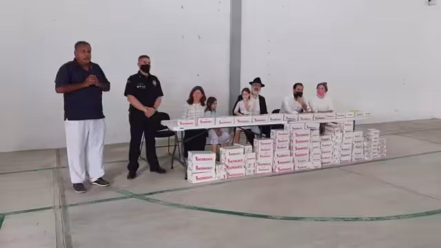 Fueron 100 pares de zapatos los que fueron entregados durante el evento en el Cereso de Cozumel