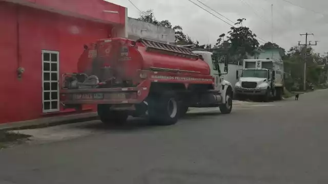 La unidad que usan los bomberos contra los incendios en Carrillo Puerto, permanece parada en el taller, sin que se sepa cuándo regresará a su funcionamiento