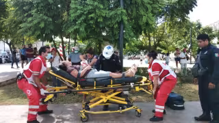 A la mujer a quien canalizaron y abordaron también en la unidad de emergencia para su traslado al hospital San Carlos