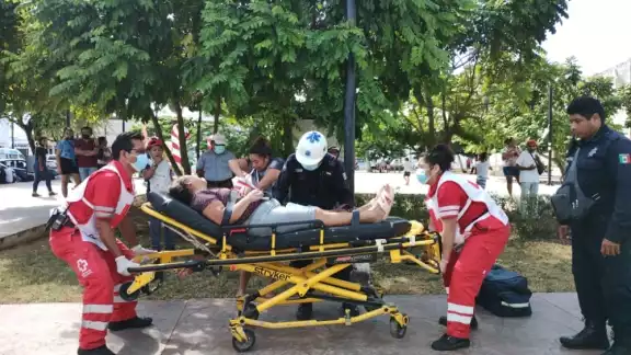 A la mujer a quien canalizaron y abordaron también en la unidad de emergencia para su traslado al hospital San Carlos