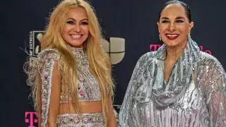 La cantante se recupera de la perdida de su madre Susana Dosamantes