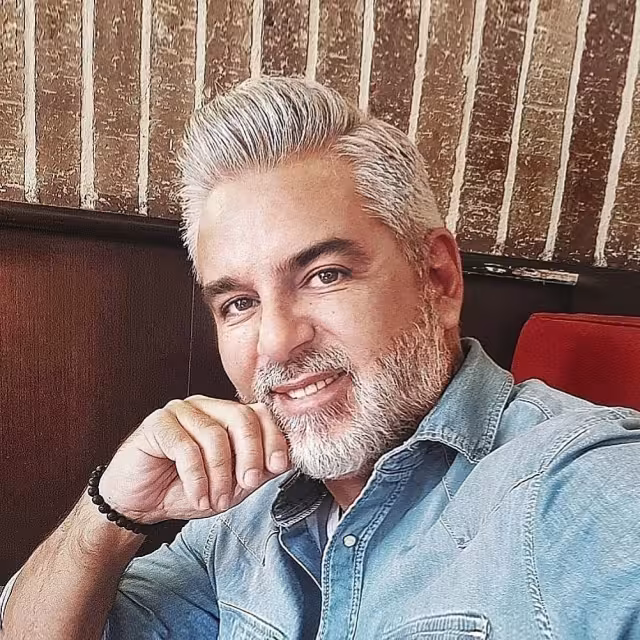 El hijo del conferencista argentino reconoció el cadáver de su padre, Daniel Cipolat, mediante el tatuaje en un brazo