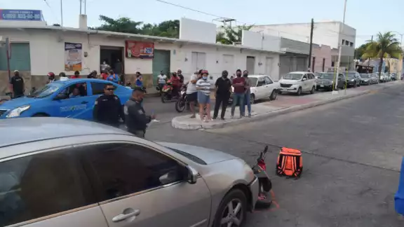 El choque ocurrió a las siete de la noche, cuando había recogido una pizza en la calle 31 por 80 y 82 del centro porteño El choque ocurrió a las siete de la noche, cuando había recogido una pizza en la calle 31 por 80 y 82 del centro porteño