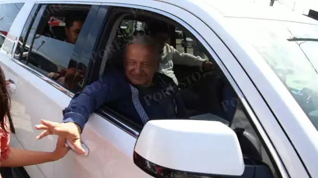 AMLO llegó a la Base Aérea Militar número 8 de Mérida