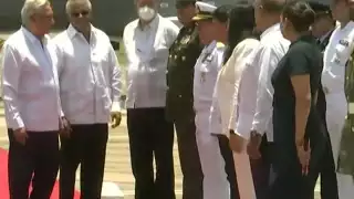 AMLO llegó acompañado de su esposa, Beatriz Gutiérrez Müller y Marcelo Ebrard, Secretario de Relaciones Exteriores