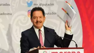 El coordinador de los diputados de Morena, denuncia a Santiago Nieto y Miguel Barbosa ante la FGR