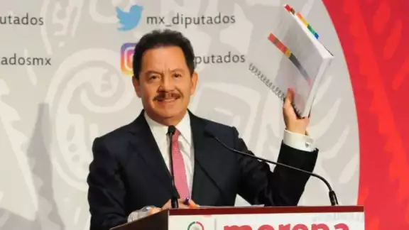 El coordinador de los diputados de Morena, denuncia a Santiago Nieto y Miguel Barbosa ante la FGR