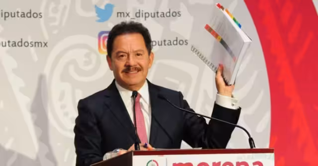 El coordinador de los diputados de Morena, denuncia a Santiago Nieto y Miguel Barbosa ante la FGR