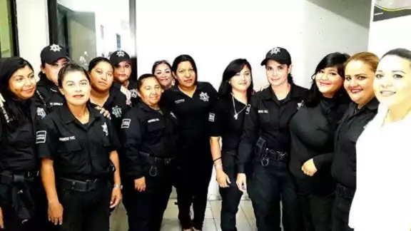 Cecilia asegura que la belleza y su labor de madre no están peleadas con su trabajo como policía Cecilia asegura que la belleza y su labor de madre no están peleadas con su trabajo como policía