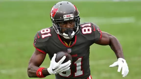 Antonio Brown fue cortado de los Buccaneers