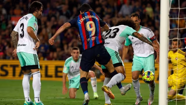 Un gol de Jordi Alba le dio la victoria a un equipo culé que sufrió mucho
