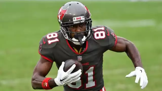 Antonio Brown fue cortado de los Buccaneers