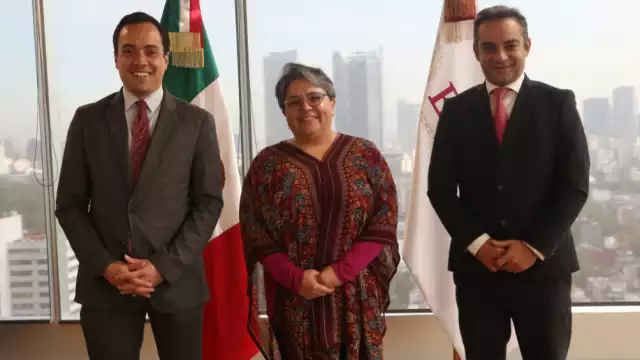 La secretaria de Economía, Raquel Buenrostro, presentó a ambos funcionarios en la dependencia que ella encabeza