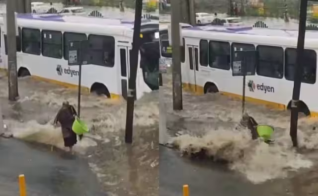 La abuelita caminaba sobre la banqueta cuando el oleaje hecho por un autobús la tiró