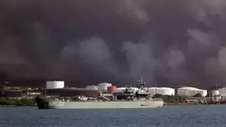 Dos buques de México llegan a Cuba para extinguir el incendio industrial