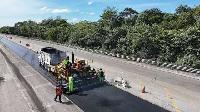 La SICT informó que avanza la modernización de la carretera Escárcega–Macuspana, compromiso de campaña de Claudia Sheinbaum.