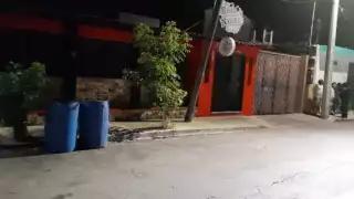 Los preventivos encontraron casquillos a las afueras de ese establecimiento