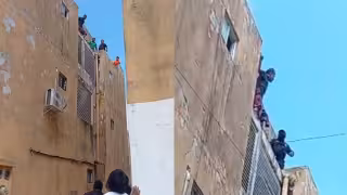 Mototaxistas acorralan a presuntos asaltantes en Paseos del Mar de Cancún; policía evita linchamiento