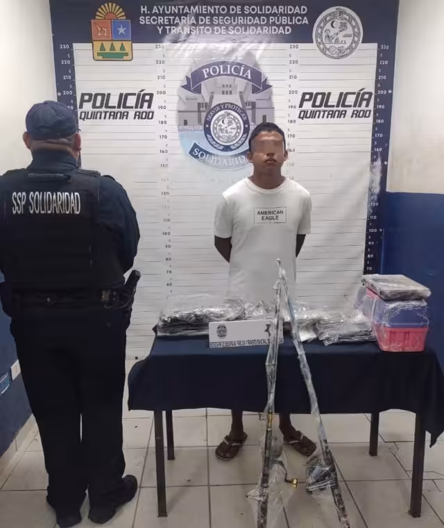 Capturan al responsable de cristalazos en la colonia Luis Donaldo Colosio, a quien le aseguraron artículos de pesca, pasaportes, carteras y equipo tecnológico