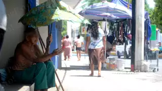 El hombre dijo vivir cerca de un supermercado en la entrada de Rancho Viejo, y desde ahí camina todos los días hasta El Crucero a fin de ahorrar lo que más pueda