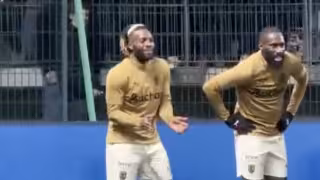 Allan Saint-Maximin se burla de México y aplaude cánticos de fans de Lens