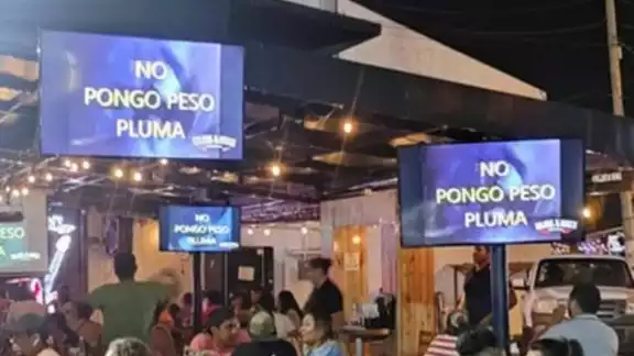 Bar en Coahuila prohíbe música de Peso Pluma y Bad Bunny