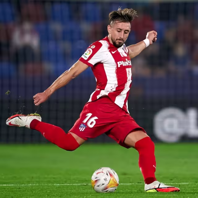 Es la segunda ocasión que el jugador mexicano se contagia con los Colchoneros; es asintomático y se encuentra aislado en su casa