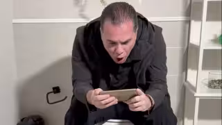 ¿Por qué dicen que Martinoli narra desde el baño? El origen del meme que domina el Mundial 2026