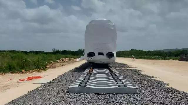 La locomotora servirá para trasladar material que servirá en la instalación de rieles