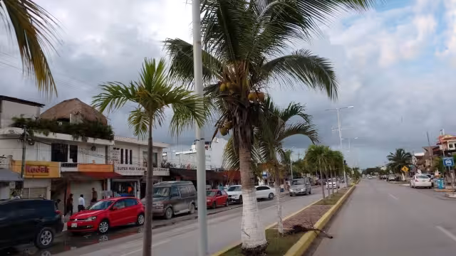 El asaltante, luego de amenazar con disparar, tomó su botín y huyó con rumbo desconocido. Foto: Especial