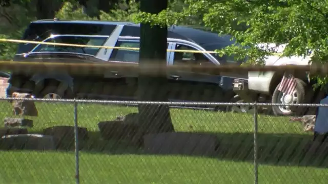 El tiroteo se registró al interior de un cementerio en donde familiares daban su último adiós a un hombre asesinado por la policía. Foto: Twitter  
